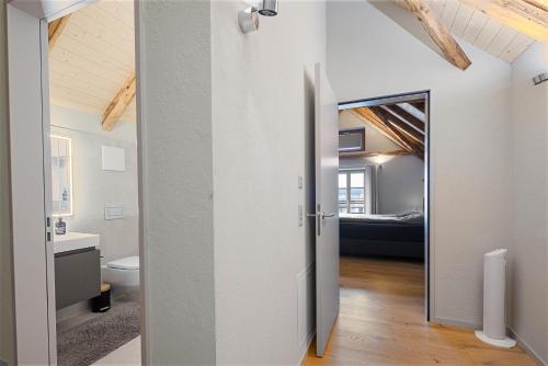 Koupelna v ubytování Visionary Hospitality Bassersdorf, Zürich - Premium Apartments in Swiss Style with Free Parking, Washer, Kitchen, Terrace, Vaulted Cellar Event Room, Bus Stop, 15' City & Airport