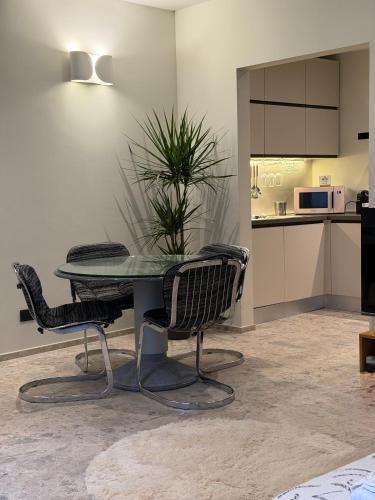 Glass & Charme - Central Suite photo 4