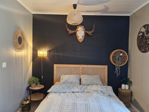 En eller flere senge i et værelse på Studio apartment near main roads