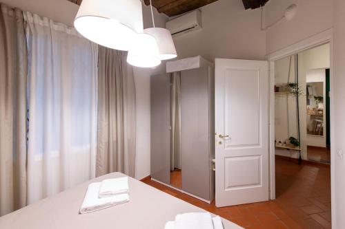 Green Chic Flat in Centre near the Train Station