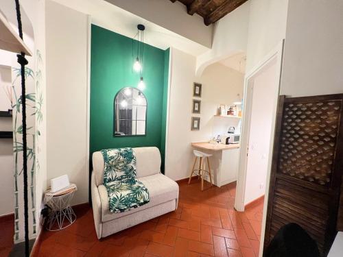 Green Chic Flat in Centre near the Train Station