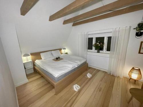 Un pat sau paturi într-o cameră la Modern & Unique property in Odense centrum - FREE PARKING