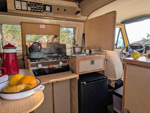 Rent a Blue Classics's Campervan vw t3 amarela - Algarve - Faro - Portugal