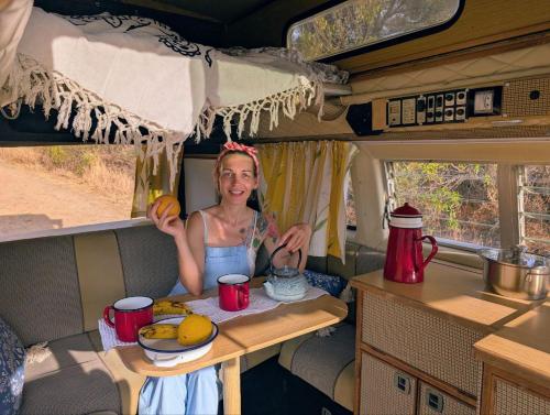 Rent a Blue Classics's Campervan vw t3 amarela - Algarve - Faro - Portugal