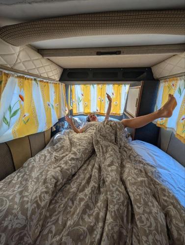 Rent a Blue Classics's Campervan vw t3 amarela - Algarve - Faro - Portugal
