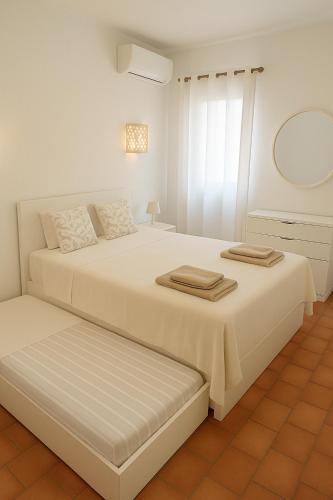 Oura Family House photo 2