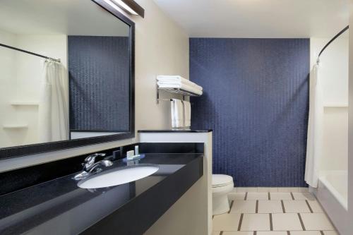 Η κουζίνα ή μικρή κουζίνα στο Fairfield Inn and Suites Oklahoma City Yukon