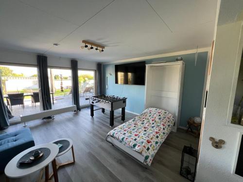 a room with a bed and a table in it at Ferienwohnung-Maren in Marienleuchte