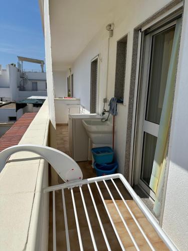 a balcony with a bed on top of a building at ChiarAmare Vacanza, casa con Idromassaggio, vicino Maldive del Salento in Torre Pali