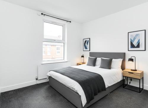 En eller flere senge i et værelse på Loughborough Avenue Guesthouse