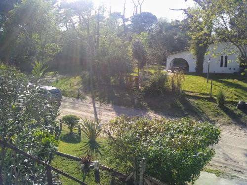 a yard with a driveway and a house with a fence at Luana2 in Villa Gesell