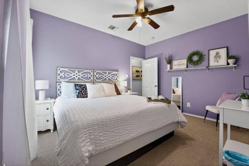 Postel nebo postele na pokoji v ubytování Spacious 5BR *River Float *Pool *Fire Pit *