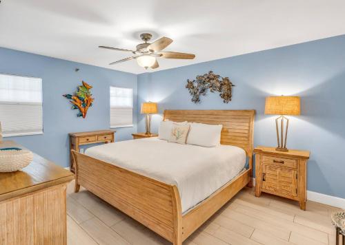 Postel nebo postele na pokoji v ubytování Ocean Pointe beach front Condo