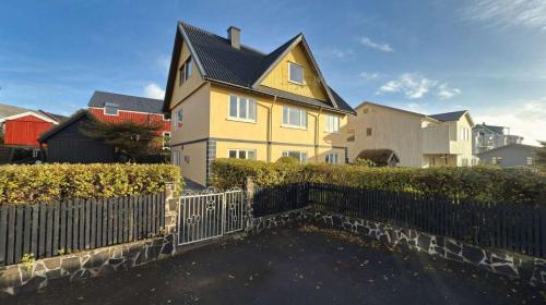 Bygningen som feriehuset ligger i