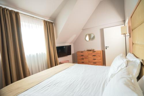 En eller flere senge i et værelse på The Nest Beneath The Citadel - 5 min from City Square