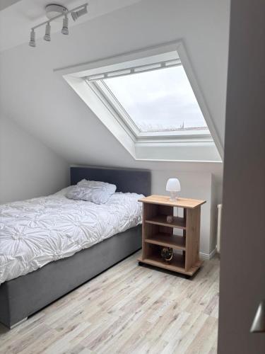 En eller flere senge i et værelse på Cozy apartment near HDZ-GOP