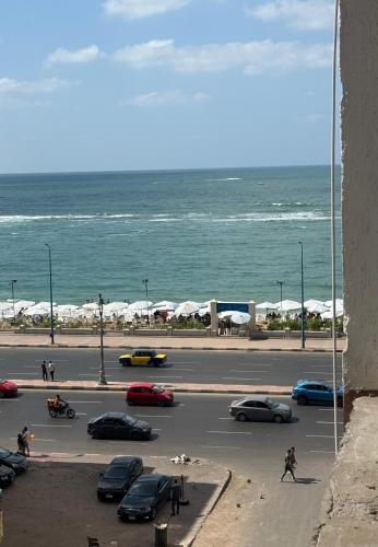 شقه فندقيه مكيفه علي البحر منطقه العصافره