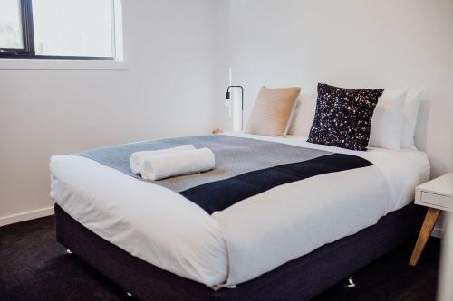 ビチェノにあるPods on Fraserの大型ベッド1台(枕2つ付)