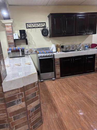 Kuchyň nebo kuchyňský kout v ubytování Casa Villaflores Zapotitlán