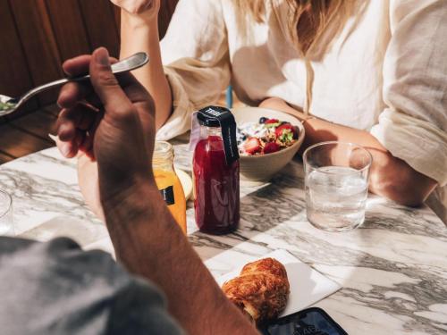 Jídlo v hotelu nebo okolí