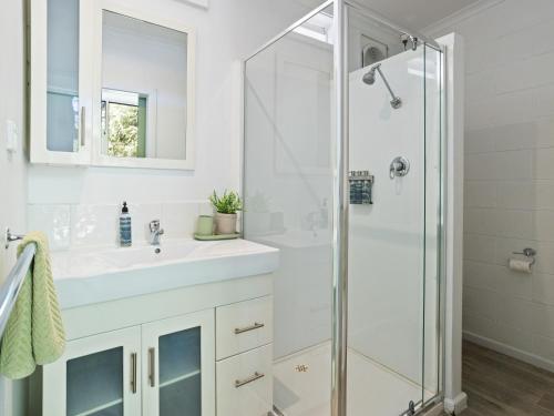 Koupelna v ubytování Peninsula Beach Motel