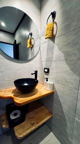 a bathroom with a sink and a mirror at Casa Mosaiko Sonsón in Sonsón