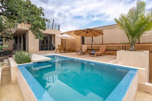 Swimmingpoolen hos eller tæt på Casa Encino - Oasis to share