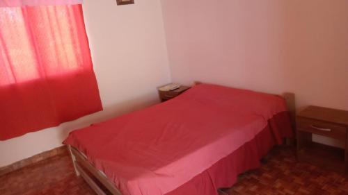 Een bed of bedden in een kamer bij Complejo llaipen 2 confirmar reserva luego de la solicitud desde la app!