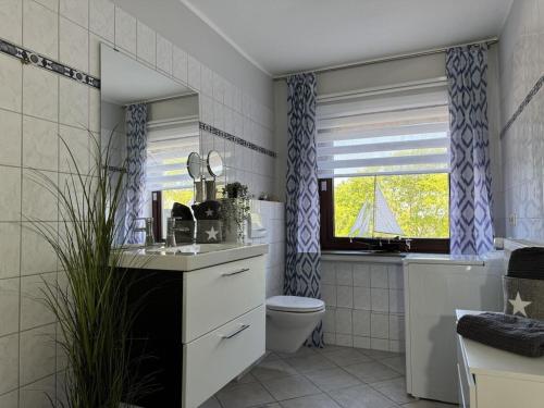 Ванная комната в Holiday apartment with 1 bedroom