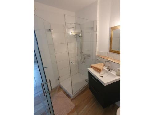 Et badeværelse på Apartment in Schleswig with swimming pool