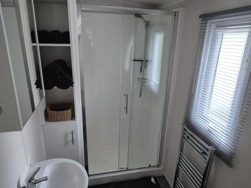 Et badeværelse på The Veluwse Forest Cottage