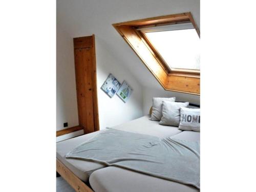 En eller flere senge i et værelse på Holiday apartment with 2 bedrooms