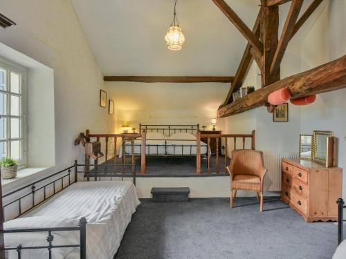 a bedroom with two bunk beds and a desk at Maswari en Drapeau in Lusignac