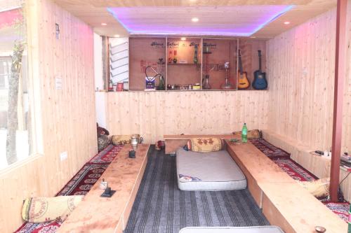 Χώρος καθιστικού στο Blest Inn Kasol