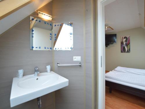 Ένα ή περισσότερα κρεβάτια σε δωμάτιο στο Spacious Home with Garden