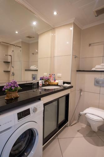 a kitchen with a washer and a washing machine at VTSIX at View Talay 6 in Pattaya