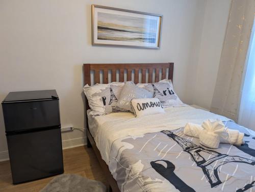 Postel nebo postele na pokoji v ubytování Chambre confortable 2 pas Hôpital Université Services