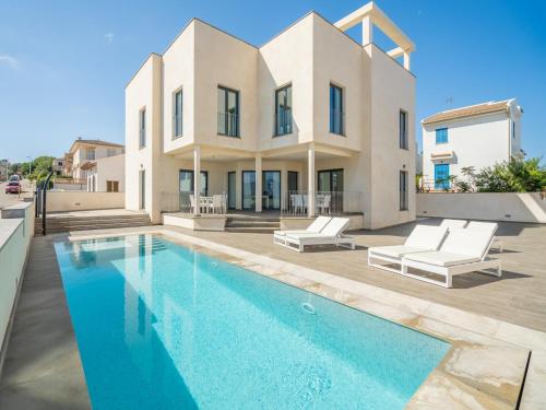 Son Serra Paradise, Beachfront Villa