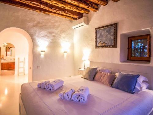 Postel nebo postele na pokoji v ubytování Villa in Ibiza with Infinity Pool and Sea Views