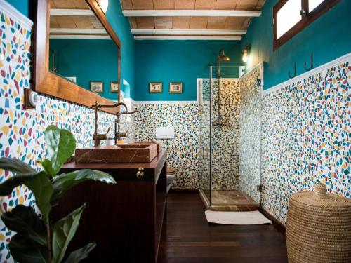 Ένα μπάνιο στο Villa in Ibiza with Pool and Mountain Views