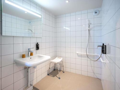 Un baño de ibis budget Auxerre Nord