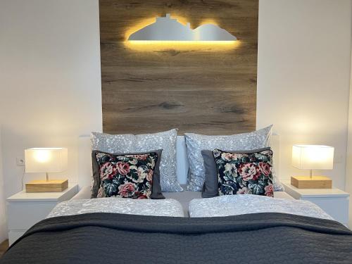 Кровать или кровати в номере Villa in Doksy near Macha Lake