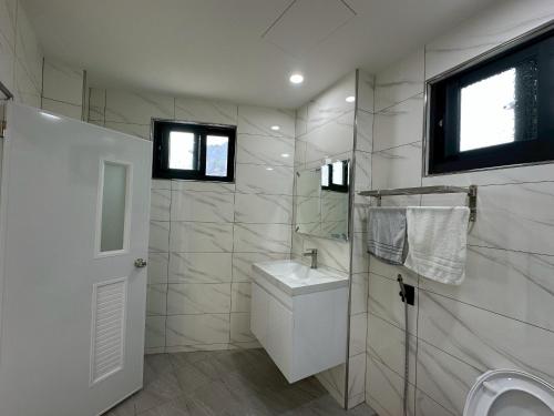 Koupelna v ubytování 草莓驛站