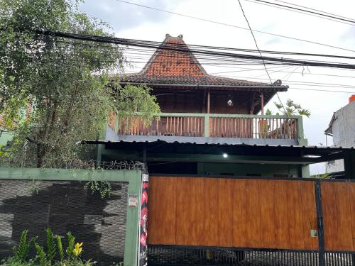 Gallery image of Villa Murah Joglo Sariwangi in Cihanjuang 1