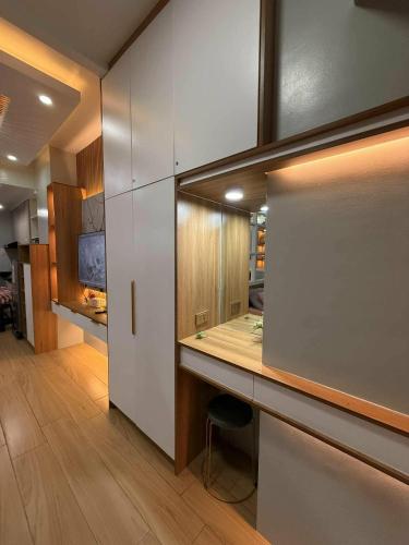 a kitchen with a counter and a counter top at Tagaytay Wind Residences in Tagaytay