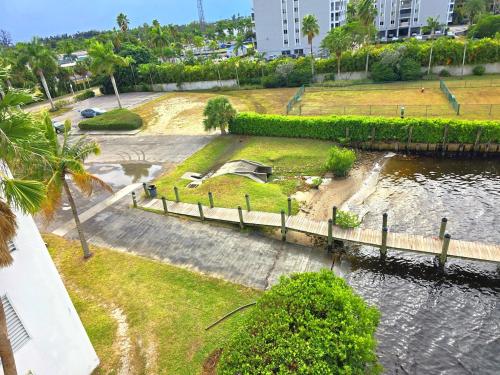 Gallery image of Lux Vista Retreat, 2BR, 2BA with terrace and pool in Fort Myers