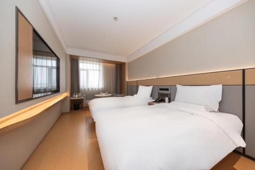 Кровать или кровати в номере JI Hotel Shanghai Xinzhuang Qixin Road Qixin Road