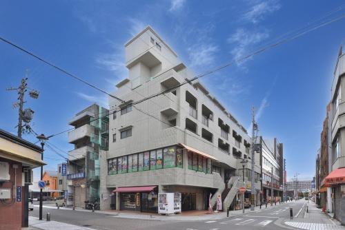 A sightseeing spot 2 minutes on foot to the nearest station, 12 minutes by train to Nagoya Port Aquarium, and 25 minutes by train to Nagoya Station