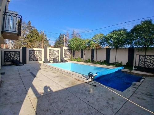 Hồ bơi trong/gần Villa Atlantis