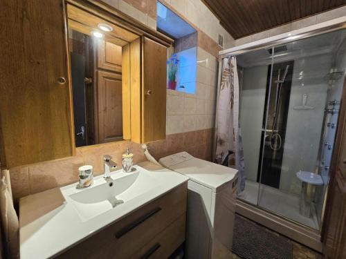 a bathroom with a white sink and a shower at Maison de campagne confortable en Dordogne - FR-1-616-521 in Lala